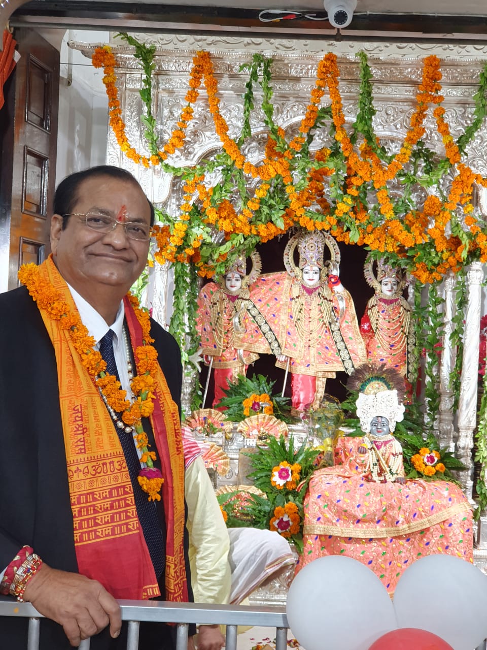 सनातंम धर्म मंदिर मे आयोजित श्री कृष्ण जन्माष्टमी की झांकियो का उदघाटन करते हुए